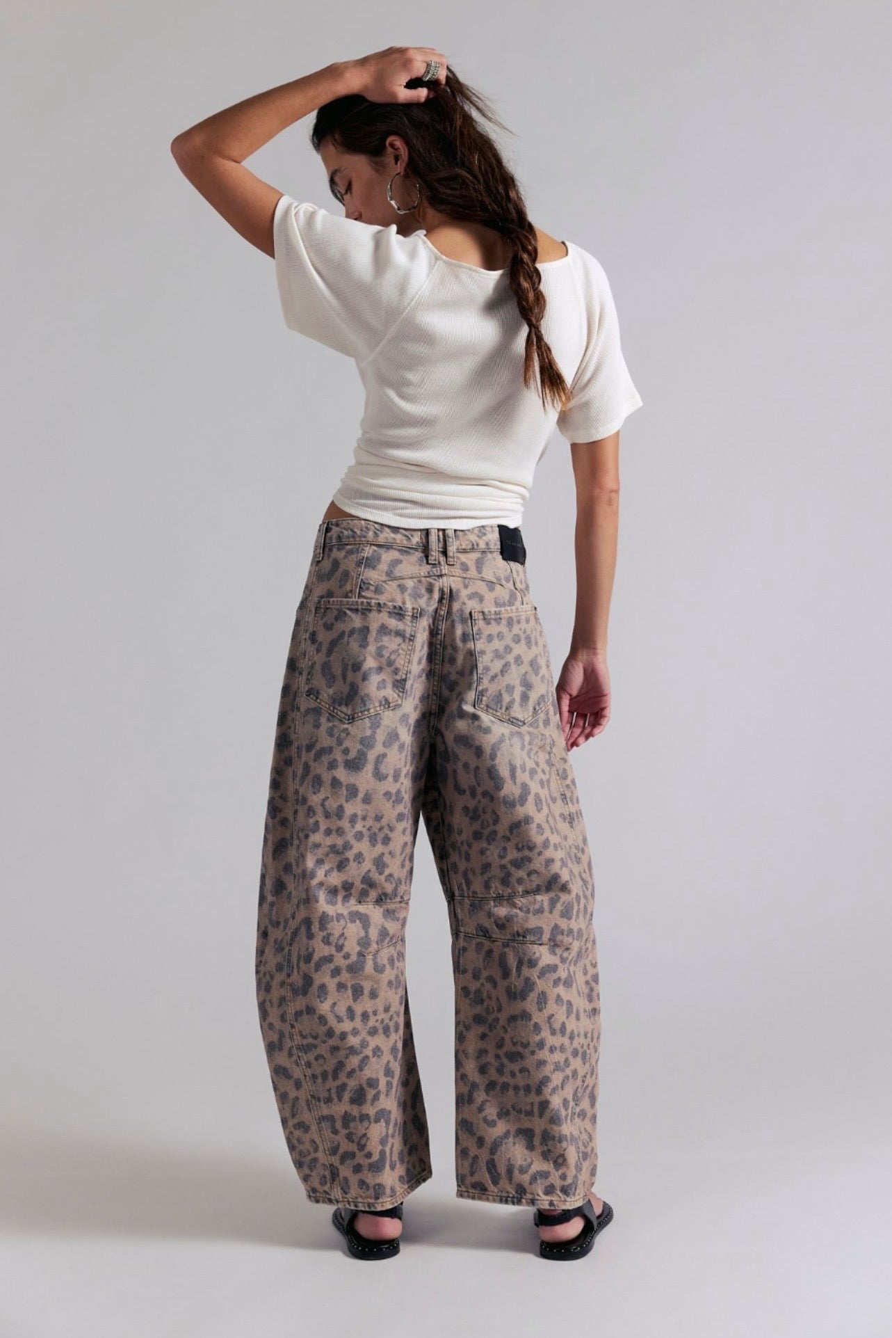 Good Luck Printed Barrel Jean Leo