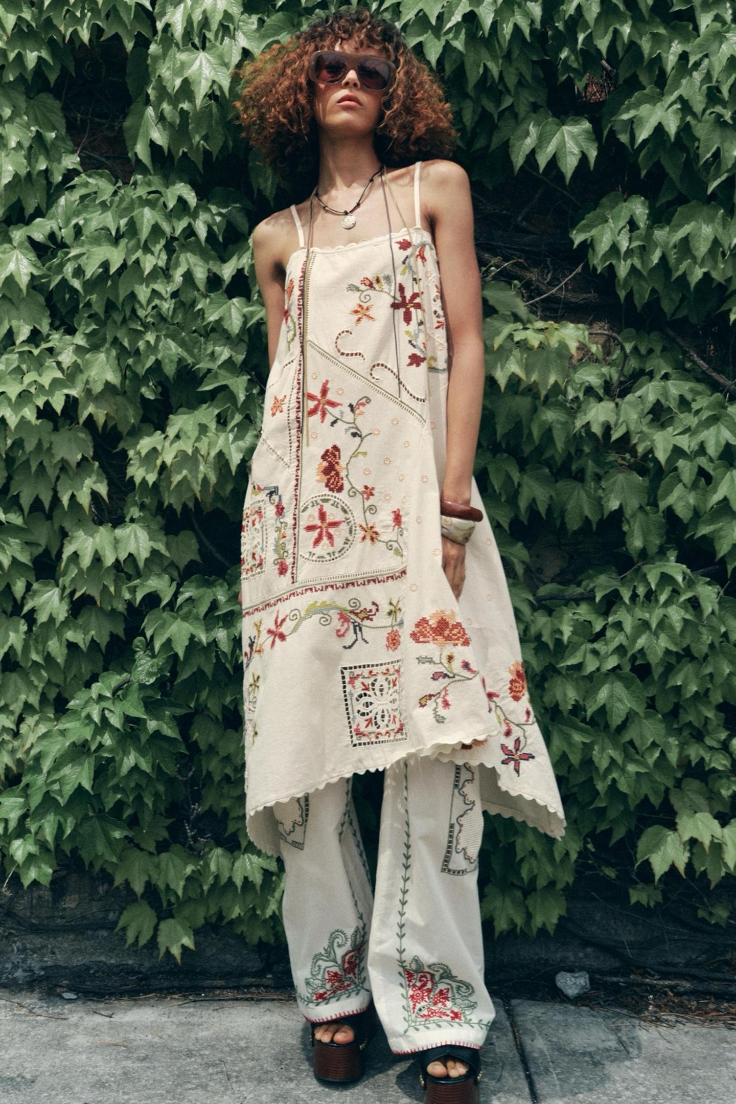 İthal Nakış İşlemeli Asimetrik Kesim Elbise