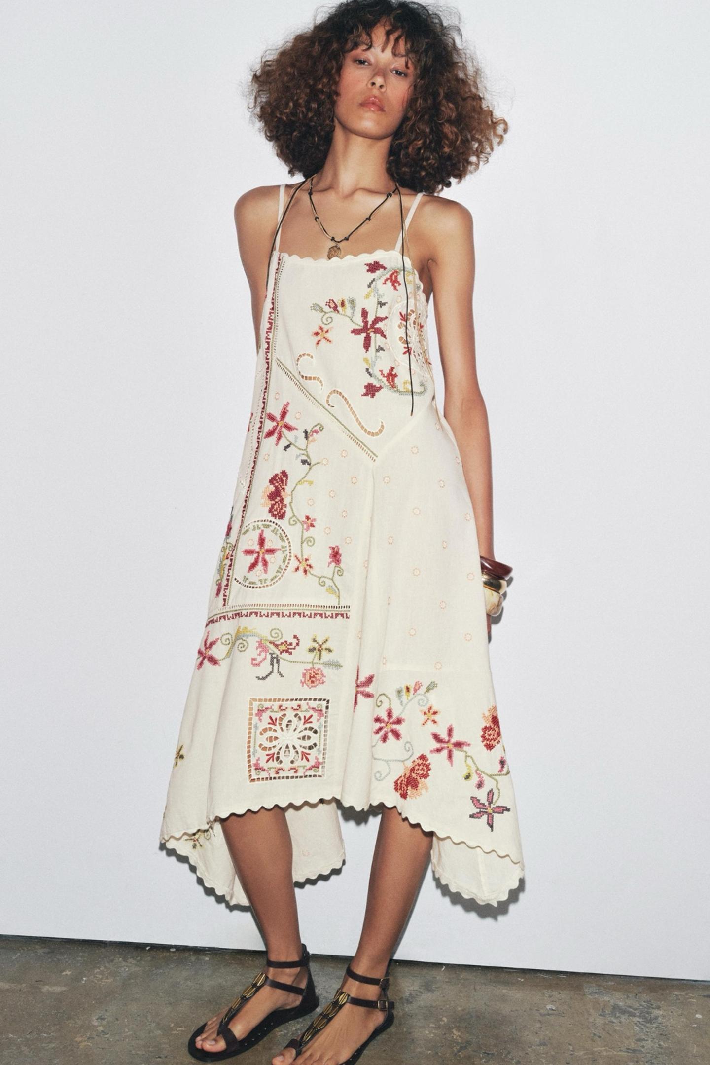 İthal Nakış İşlemeli Asimetrik Kesim Elbise