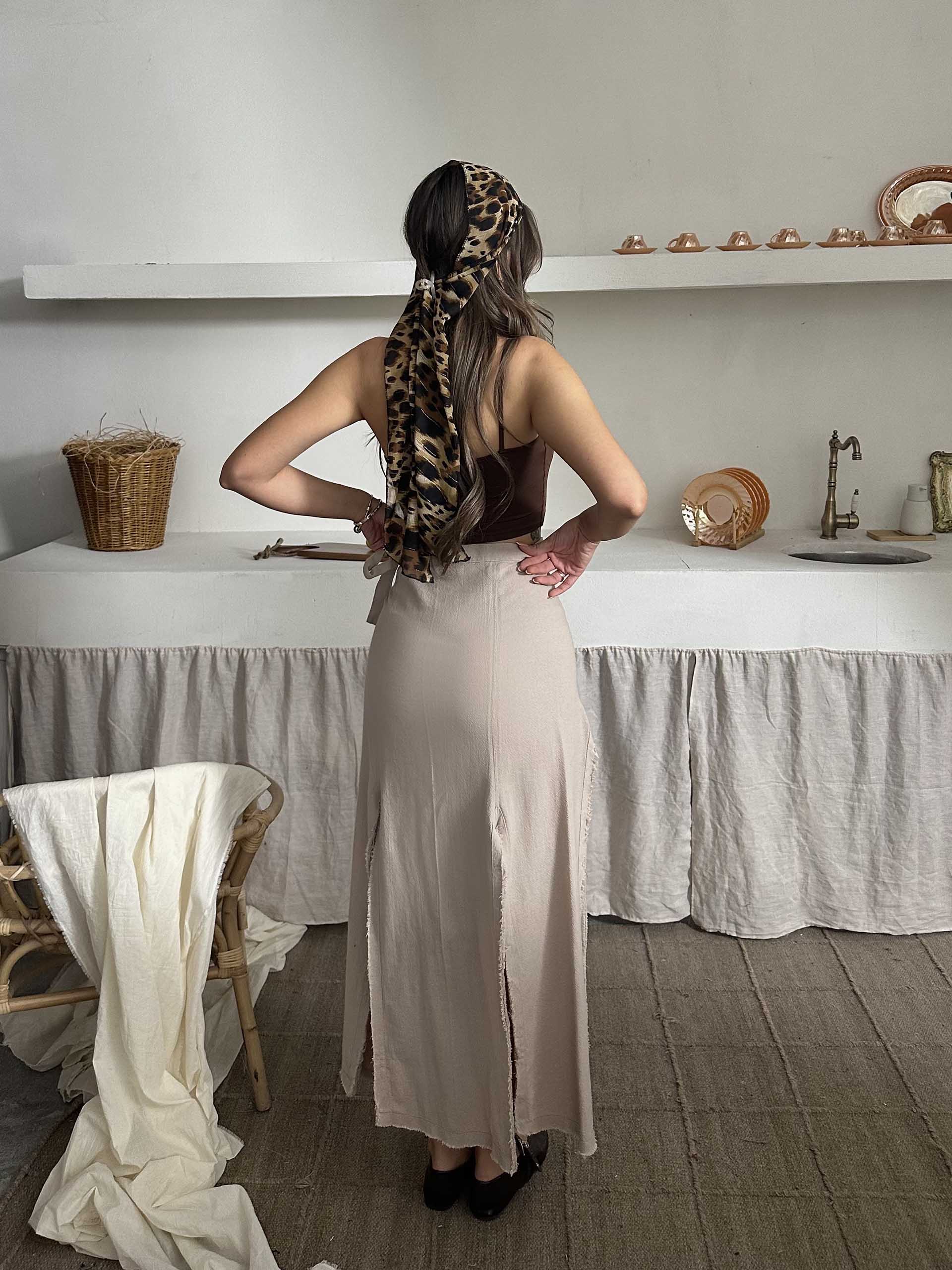 Olivia Keten Tasarım Yırtmaçlı Etek Bej