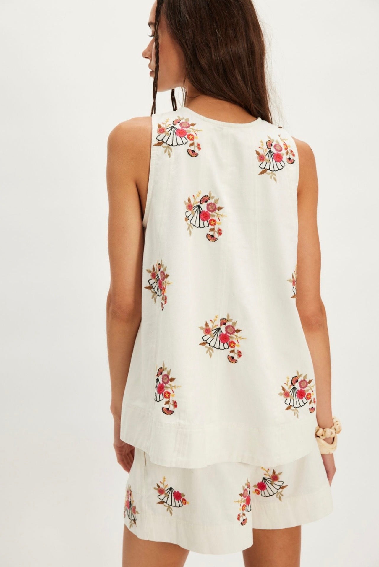 Strada Embroidered Set