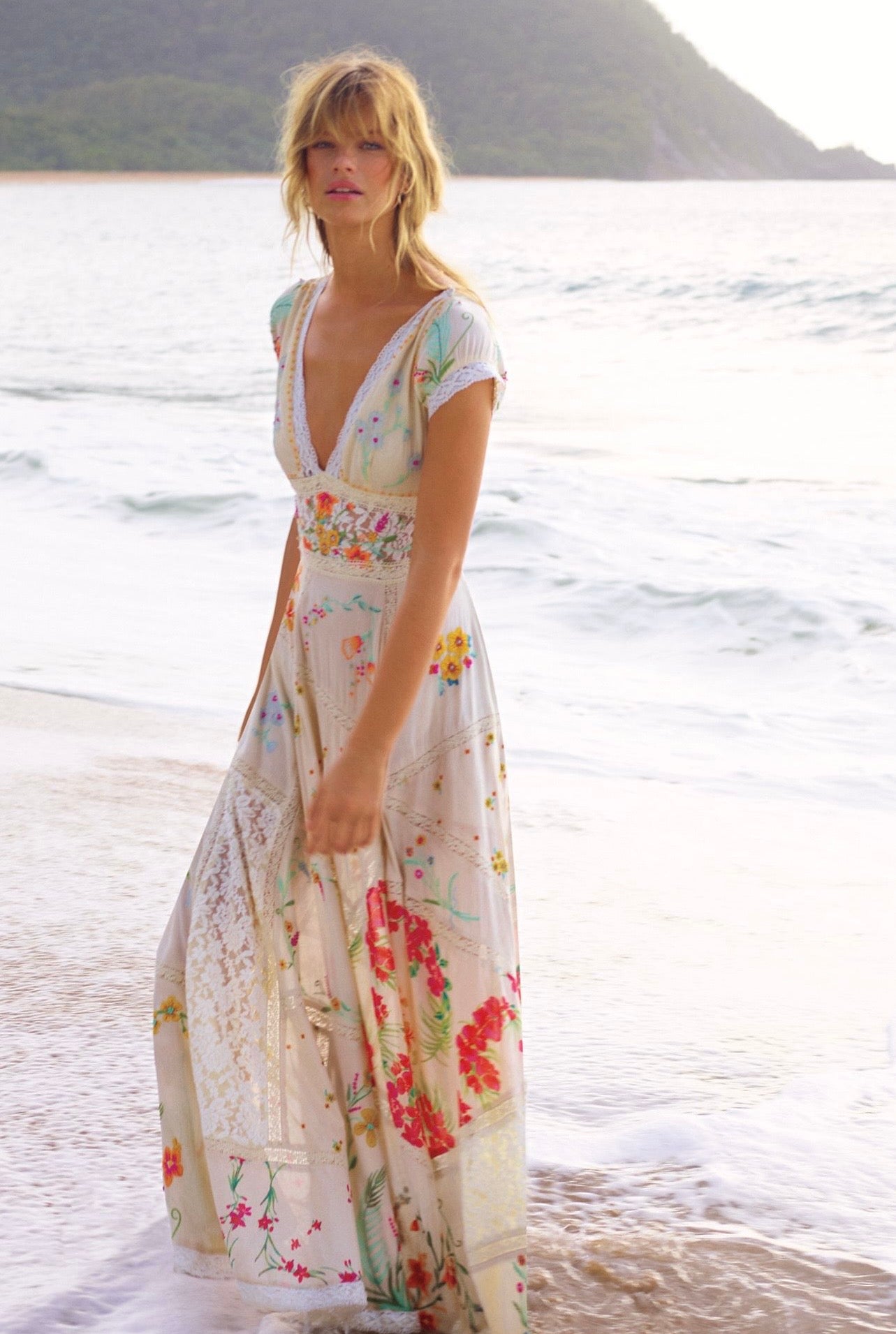 Fp Nakış İşlemeli Sırt Dekolteli Elbise