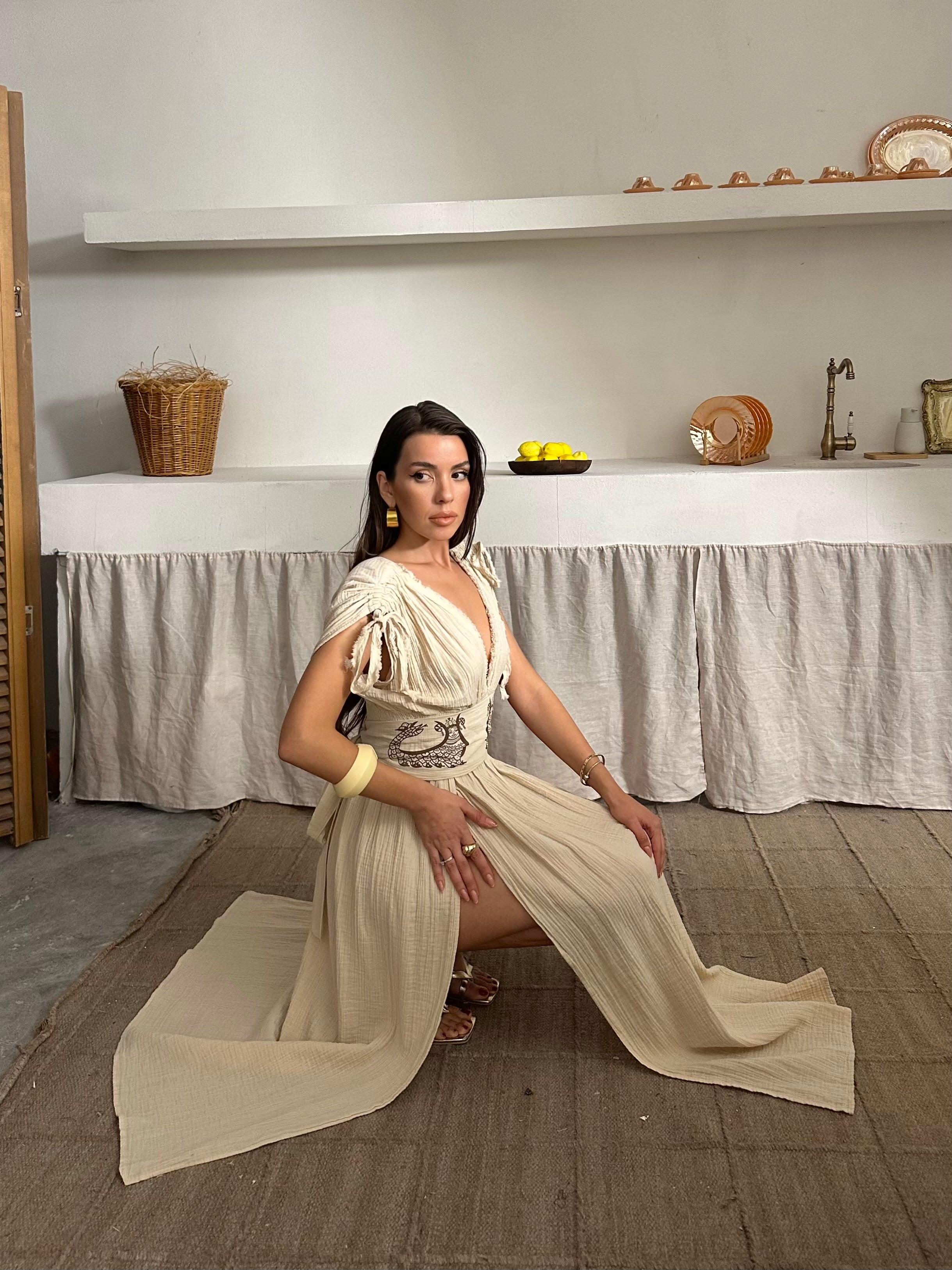 Sandra Şahmeran Desenli Elbise Bej