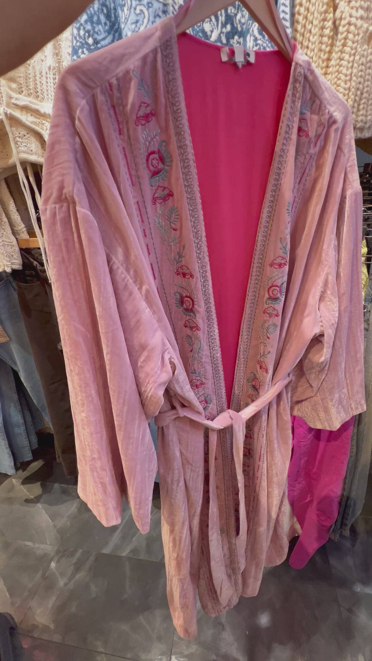 Yövaatteet Velvet Kimono
